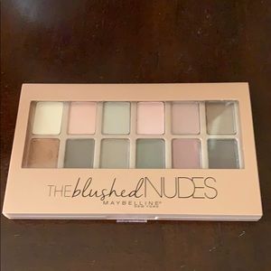 🎀🎀🎀Brand new the blushed nudes palette